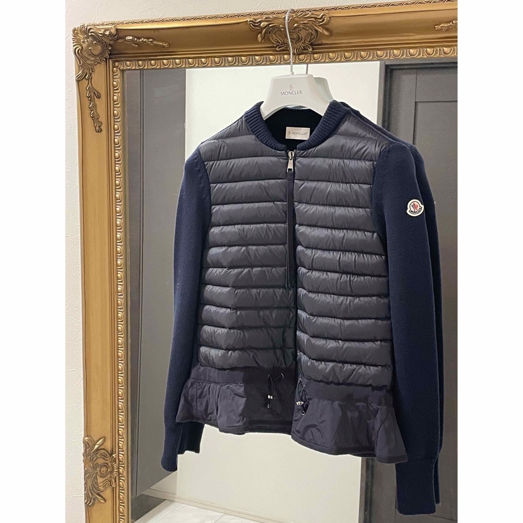 MONCLER(モンクレール)の極美品　モンクレール◎ペプラム★ニットダウン黒✖︎ダークネイビーサイズS レディースのジャケット/アウター(ダウンジャケット)の商品写真