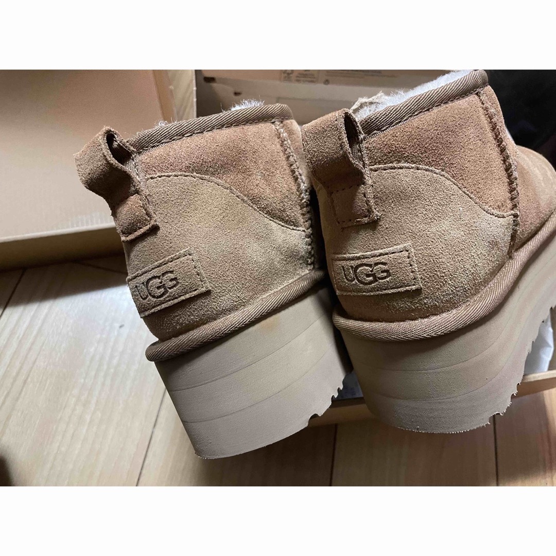 UGG(アグ)のUGG厚底ショートブーツ レディースの靴/シューズ(ブーツ)の商品写真