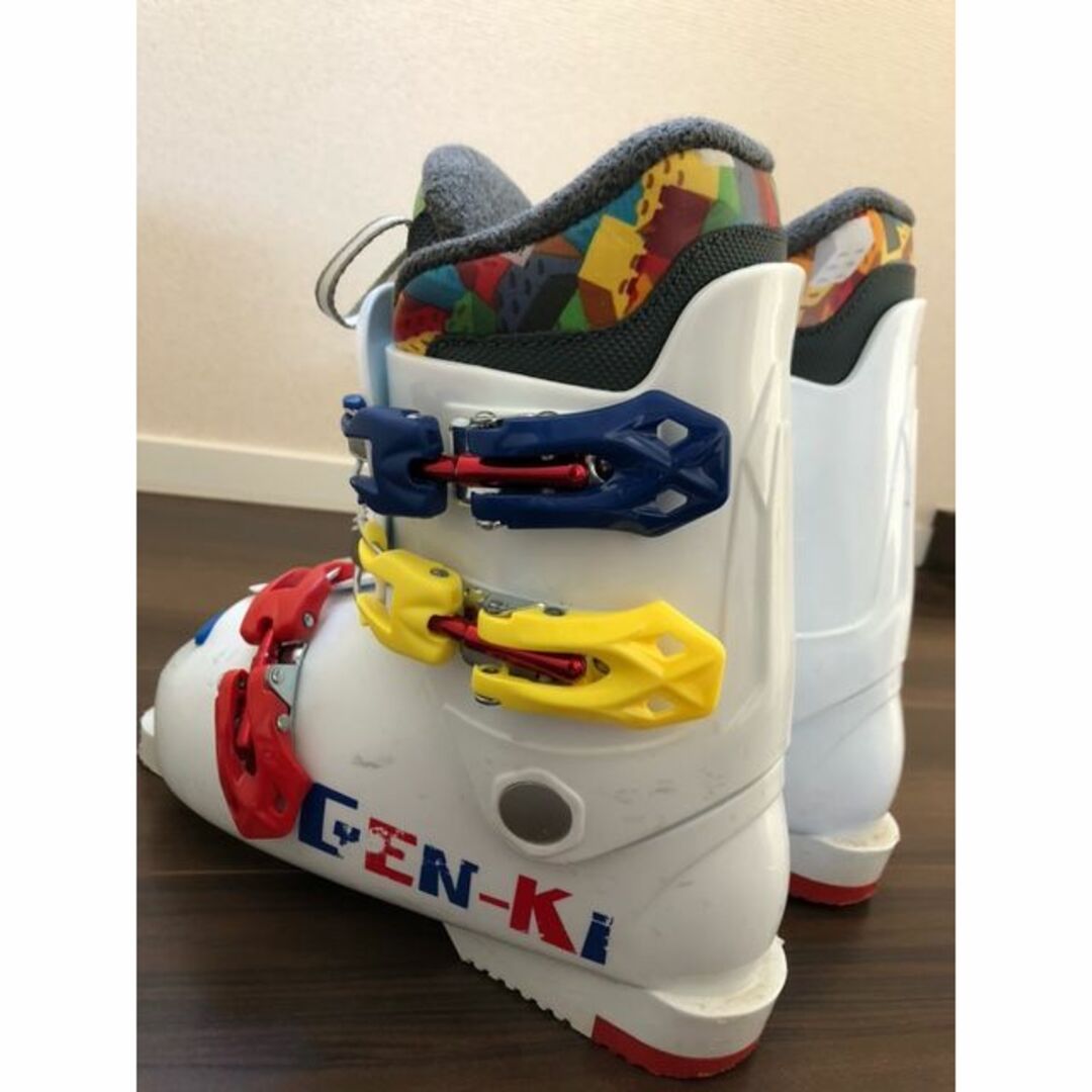 GEN キッズ　スキーブーツ　22ｃｍ スポーツ/アウトドアのスキー(ブーツ)の商品写真