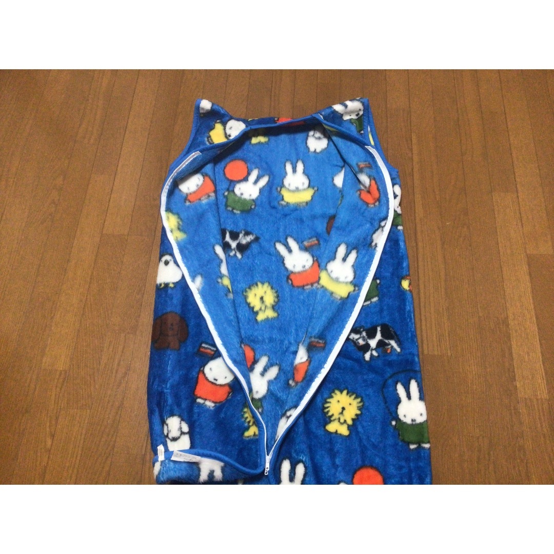 miffy(ミッフィー)の着る毛布　子供　ミッフィー　130cm キッズ/ベビー/マタニティの寝具/家具(毛布)の商品写真