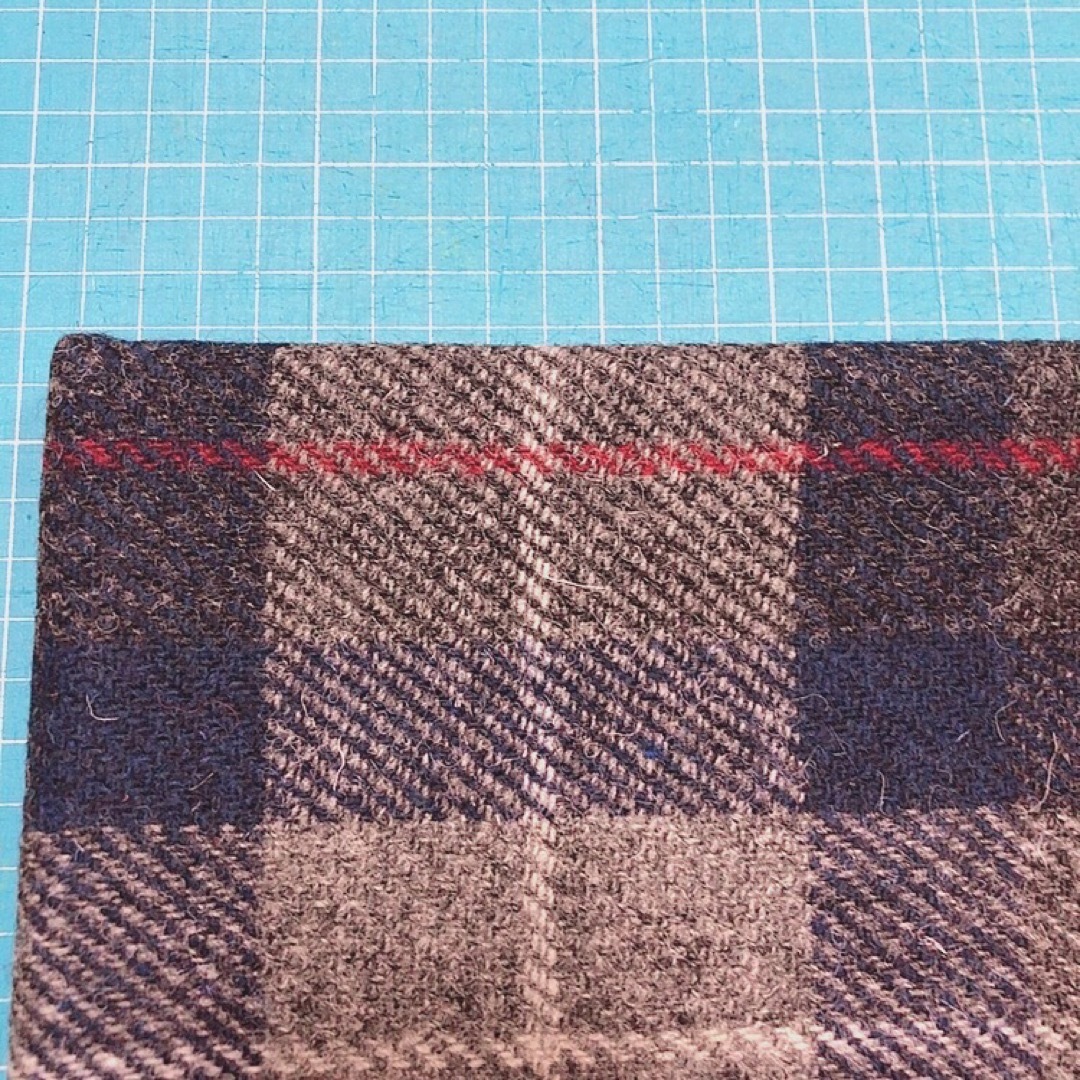 Harris Tweed(ハリスツイード)のセール☆ハリスツイード　チェック柄　生地　ネイビー ハンドメイドの素材/材料(生地/糸)の商品写真