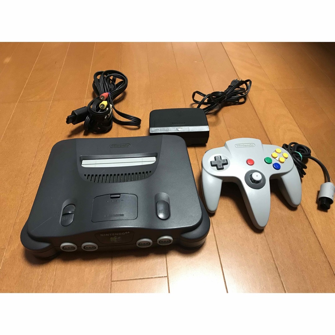 NINTENDO 64(ニンテンドウ64)の任天堂64本体 エンタメ/ホビーのゲームソフト/ゲーム機本体(家庭用ゲーム機本体)の商品写真