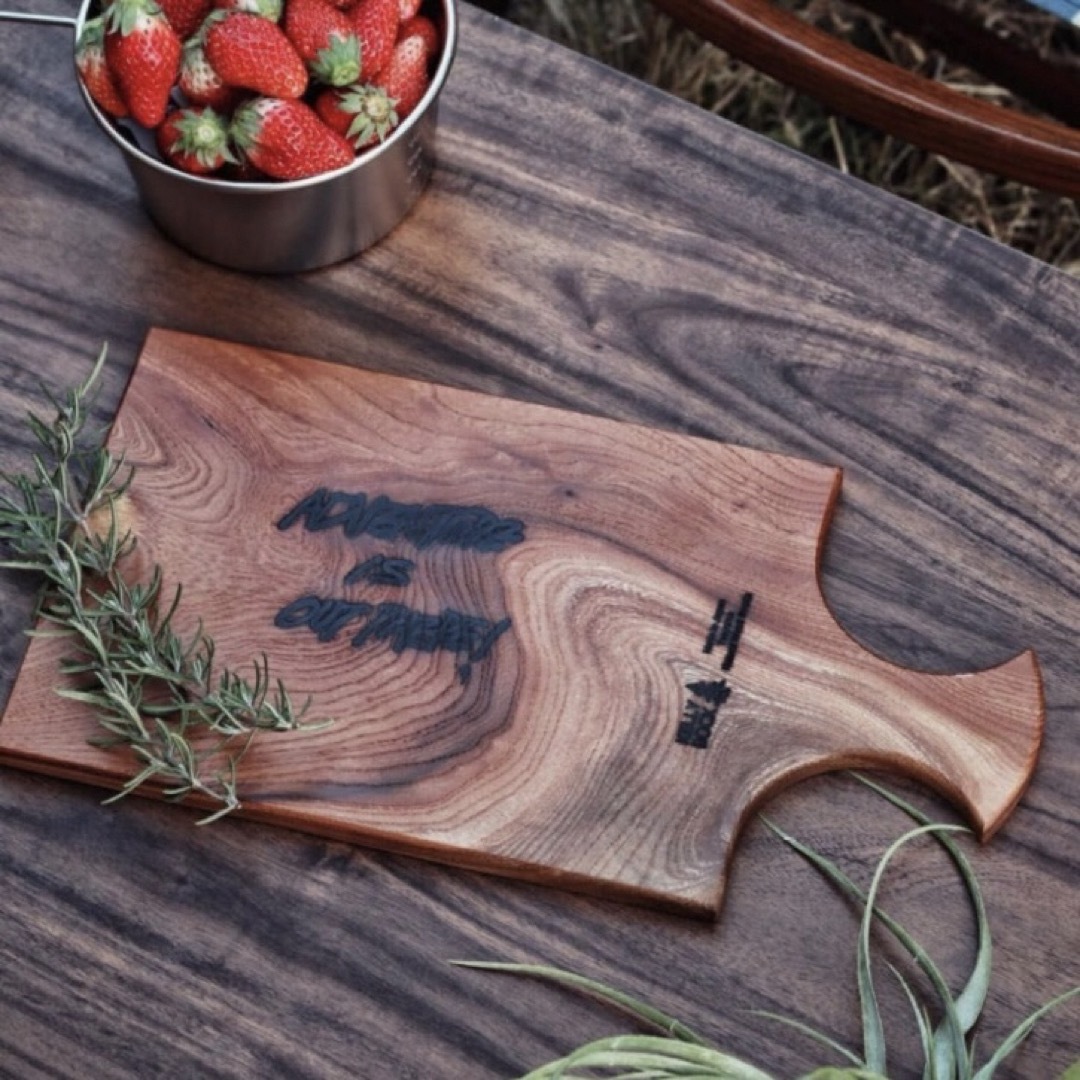 Sonder Los Angeles, Thick Sustainable Acacia Wood Cutting Board for Kitchen  with Juice Groove, Sorting Compartment, Charcuterie 16x12x1.5 in (Gift Box
