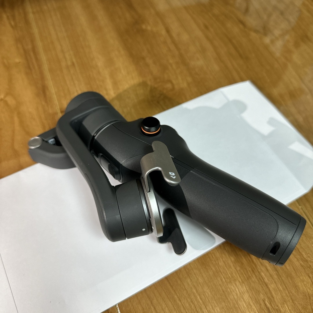 Inspire（DJI）(インスパイア)のDJI Osmo Mobile 6 M06001 スマホ/家電/カメラのスマホアクセサリー(自撮り棒)の商品写真