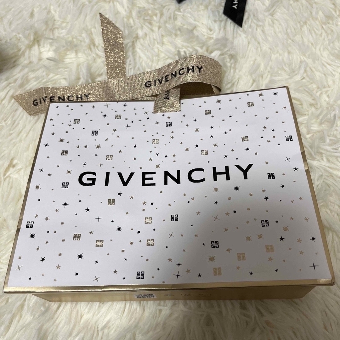 GIVENCHY(ジバンシィ)のジバンシィ リボン付き ショッパー ショップ袋　ラッピング レディースのバッグ(ショップ袋)の商品写真