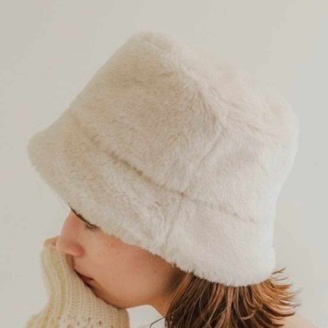 ファーバケットハット　毛帽子　クリームホワイト レディースの帽子(ハット)の商品写真