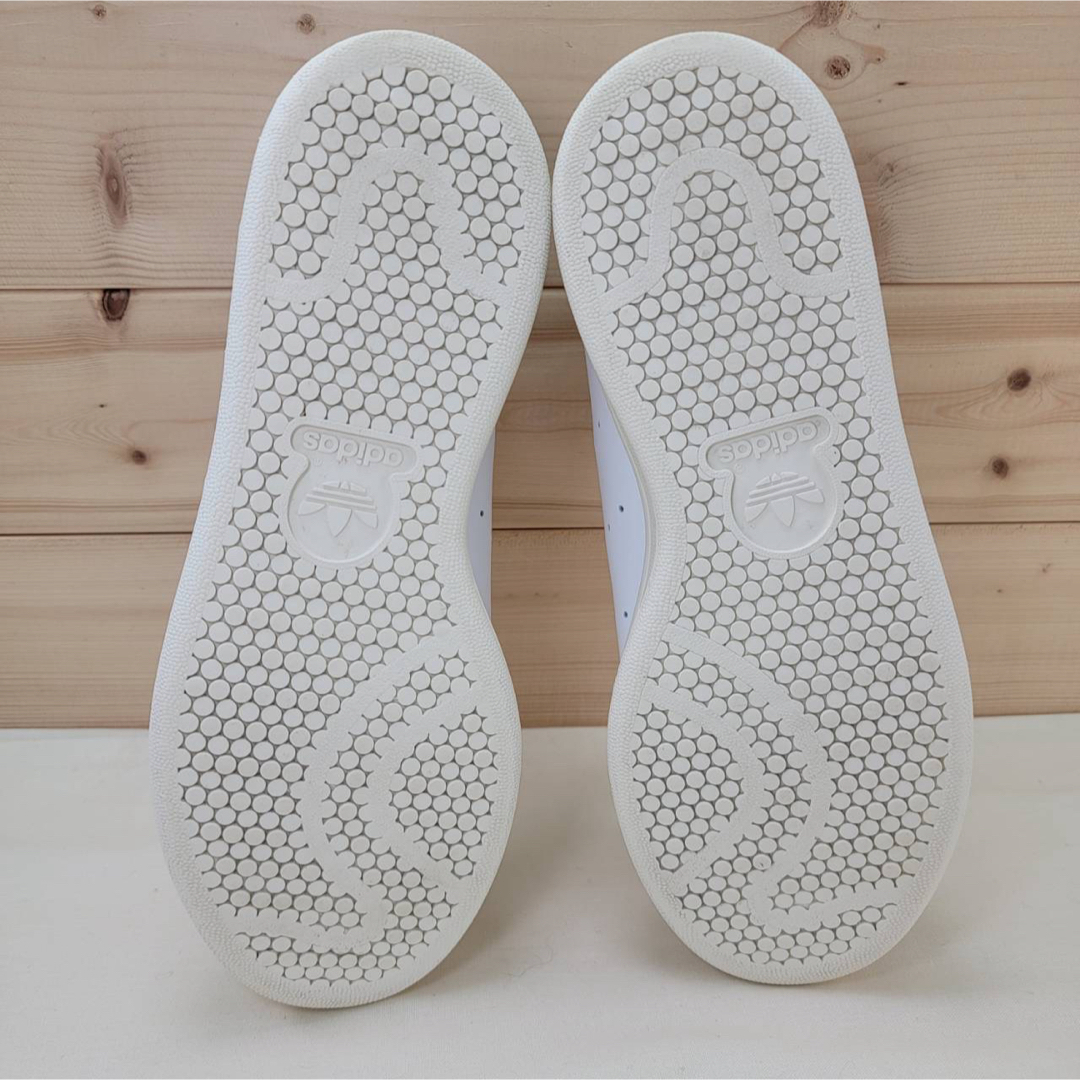 STANSMITH（adidas）(スタンスミス)のアディダス スタンスミス ホワイト/ゴールド刺繍 23㎝ レディースの靴/シューズ(スニーカー)の商品写真
