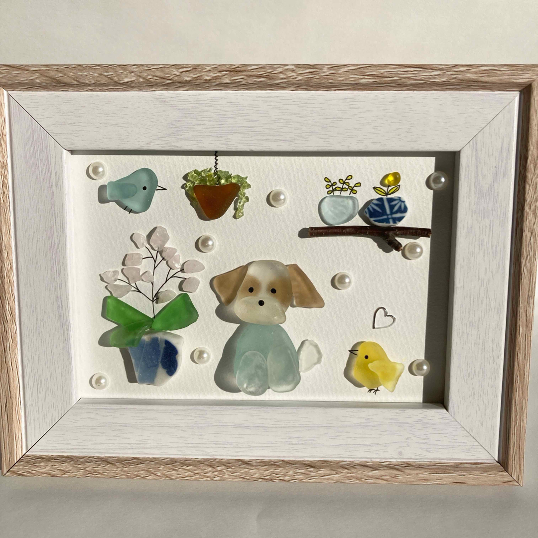 シーグラスアート おすわりシーズー インコ 花と植物 犬 プレゼント ハンドメイドのインテリア/家具(アート/写真)の商品写真