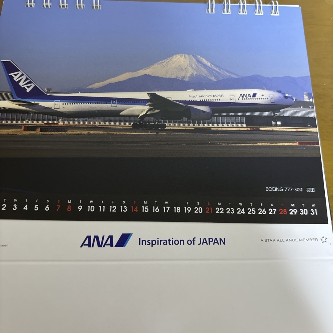 ANA(全日本空輸)(エーエヌエー(ゼンニッポンクウユ))のANA卓上カレンダー2024年 インテリア/住まい/日用品の文房具(カレンダー/スケジュール)の商品写真