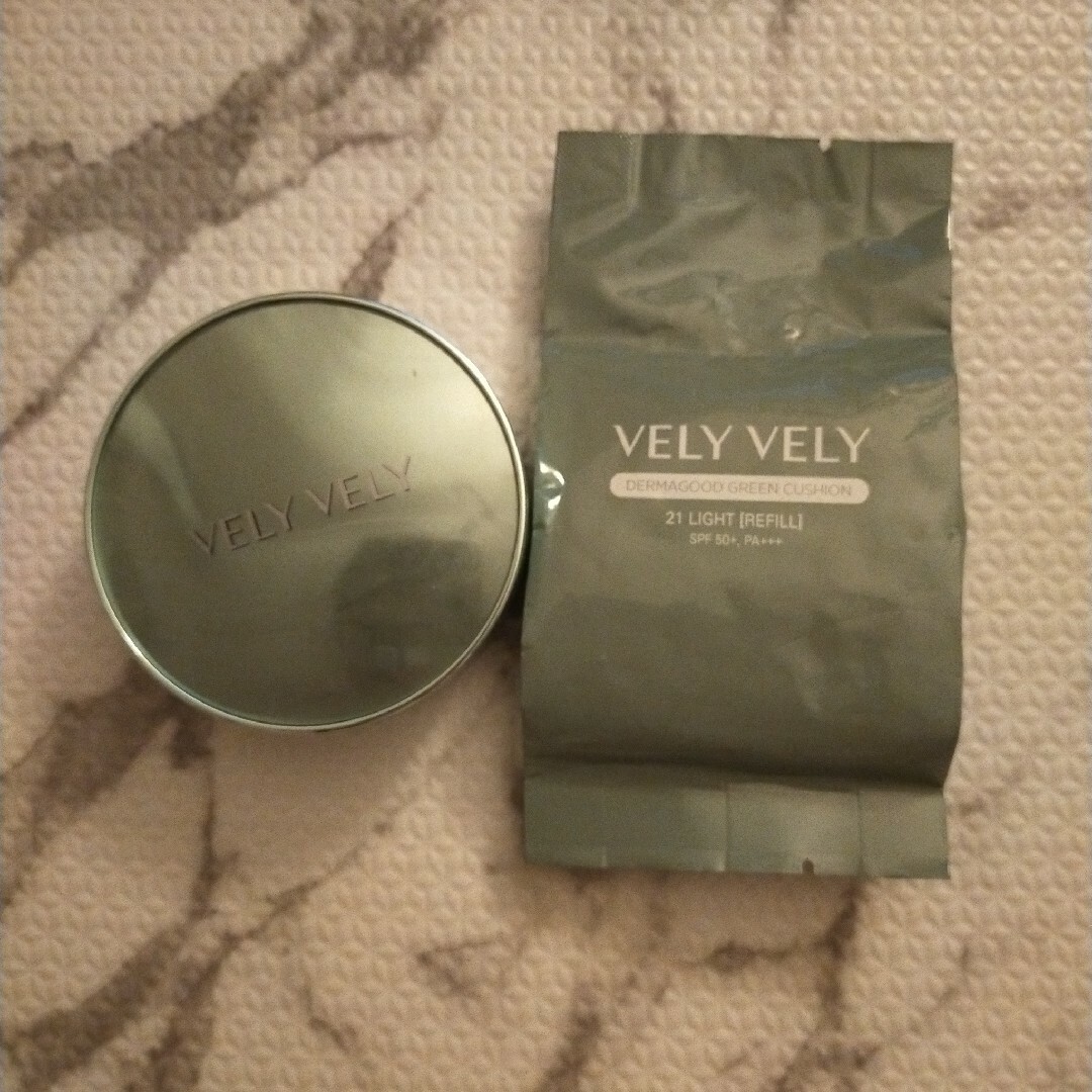 VELY VELY(ブリーブリー)のVELY VELY ダーマグッドグリーンクッション コスメ/美容のベースメイク/化粧品(ファンデーション)の商品写真