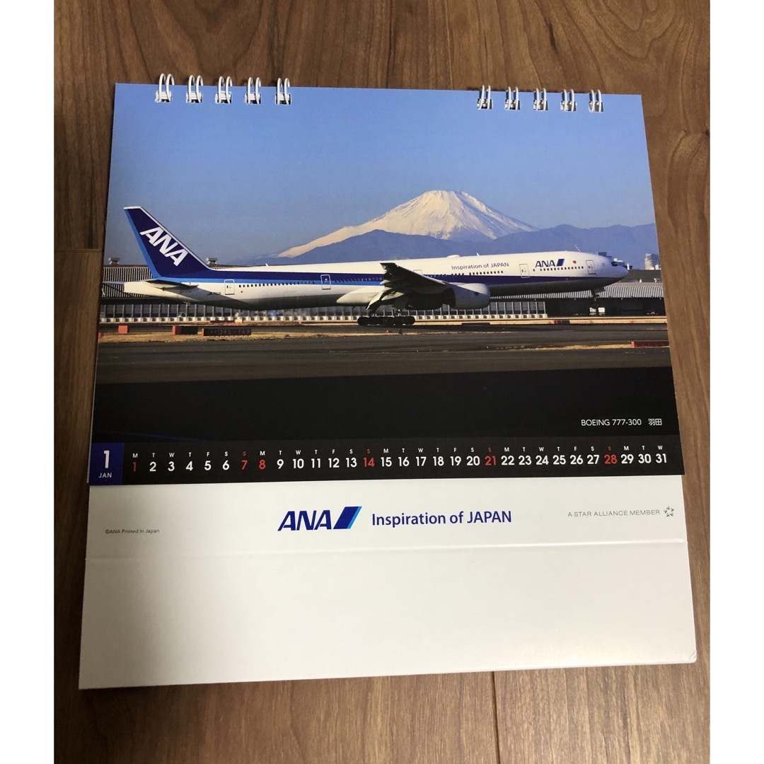 ANA(全日本空輸)(エーエヌエー(ゼンニッポンクウユ))のANA卓上カレンダー インテリア/住まい/日用品の文房具(カレンダー/スケジュール)の商品写真