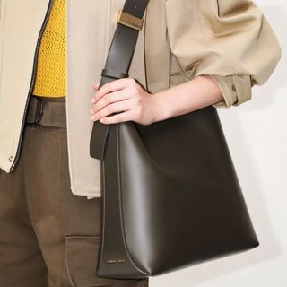 チャールズアンドキース(Charles and Keith)のチャールズアンドキース　エドナ　ショルダーバッグ(ショルダーバッグ)