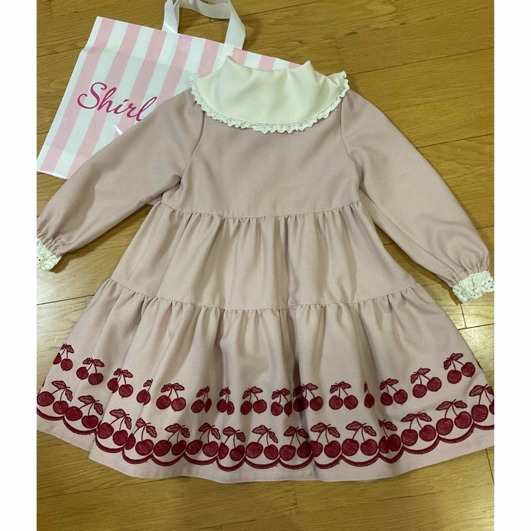 Shirley Temple(シャーリーテンプル)のシャーリーテンプル　チェリーワンピース　120 キッズ/ベビー/マタニティのキッズ服女の子用(90cm~)(ワンピース)の商品写真