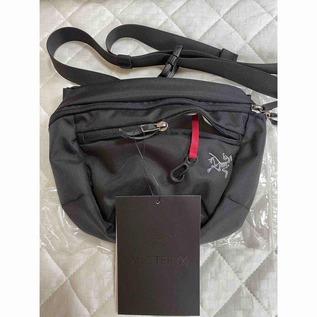 ARC'TERYX(アークテリクス)の【新品未使用】アークテリクス　マンティス2 ショルダーバック　定番　ブラック旅行 メンズのバッグ(ショルダーバッグ)の商品写真