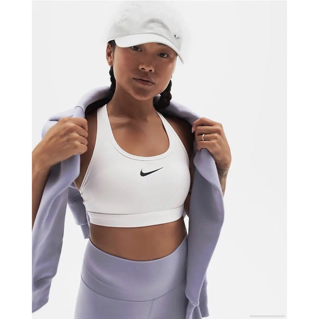 NIKE(ナイキ)のNIKEナイキ♡スウッシュミディアムサポートウィメンズ パッディドスポーツブラ スポーツ/アウトドアのランニング(ウェア)の商品写真