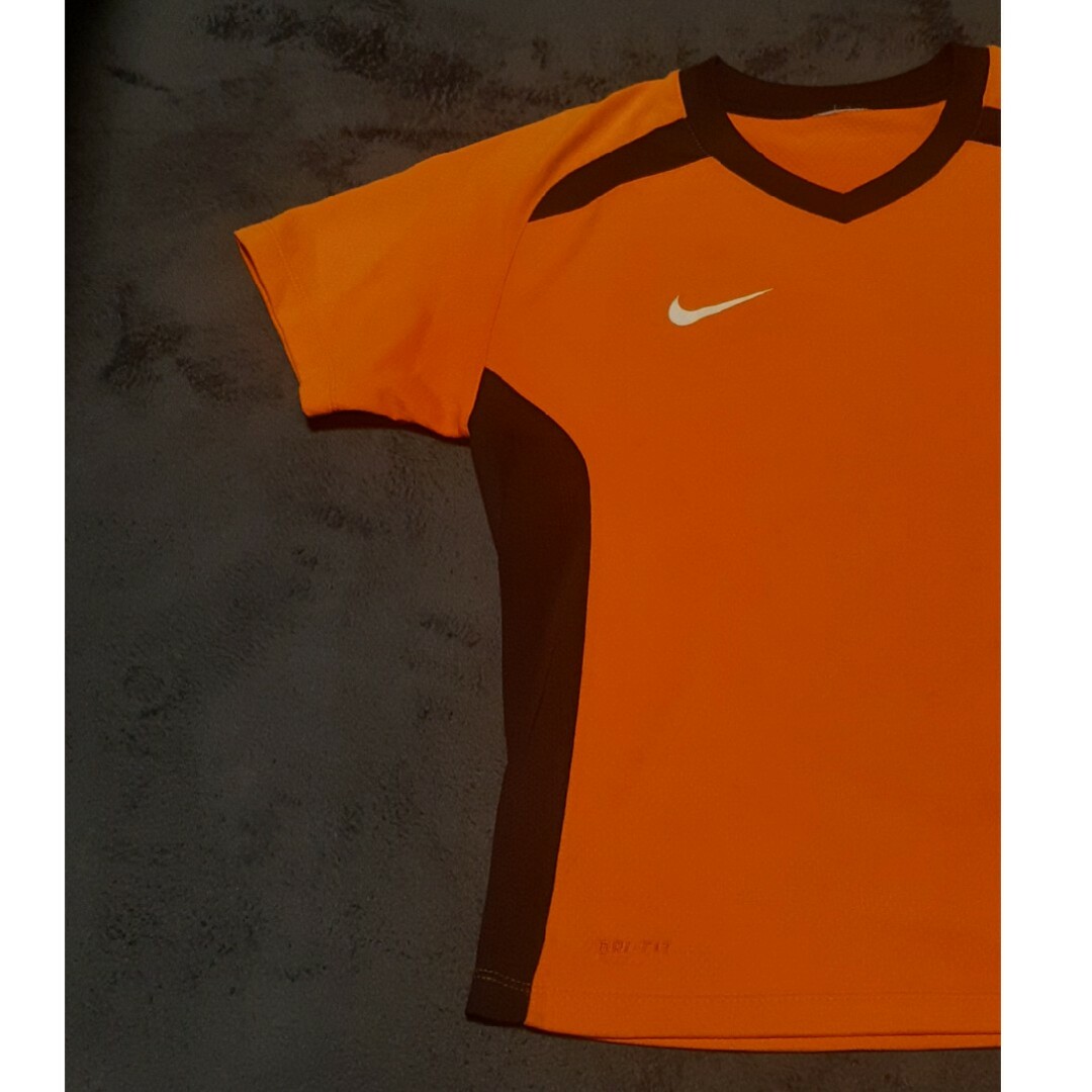 NIKE(ナイキ)のNIKE Tシャツ 140 キッズ/ベビー/マタニティのキッズ服男の子用(90cm~)(Tシャツ/カットソー)の商品写真