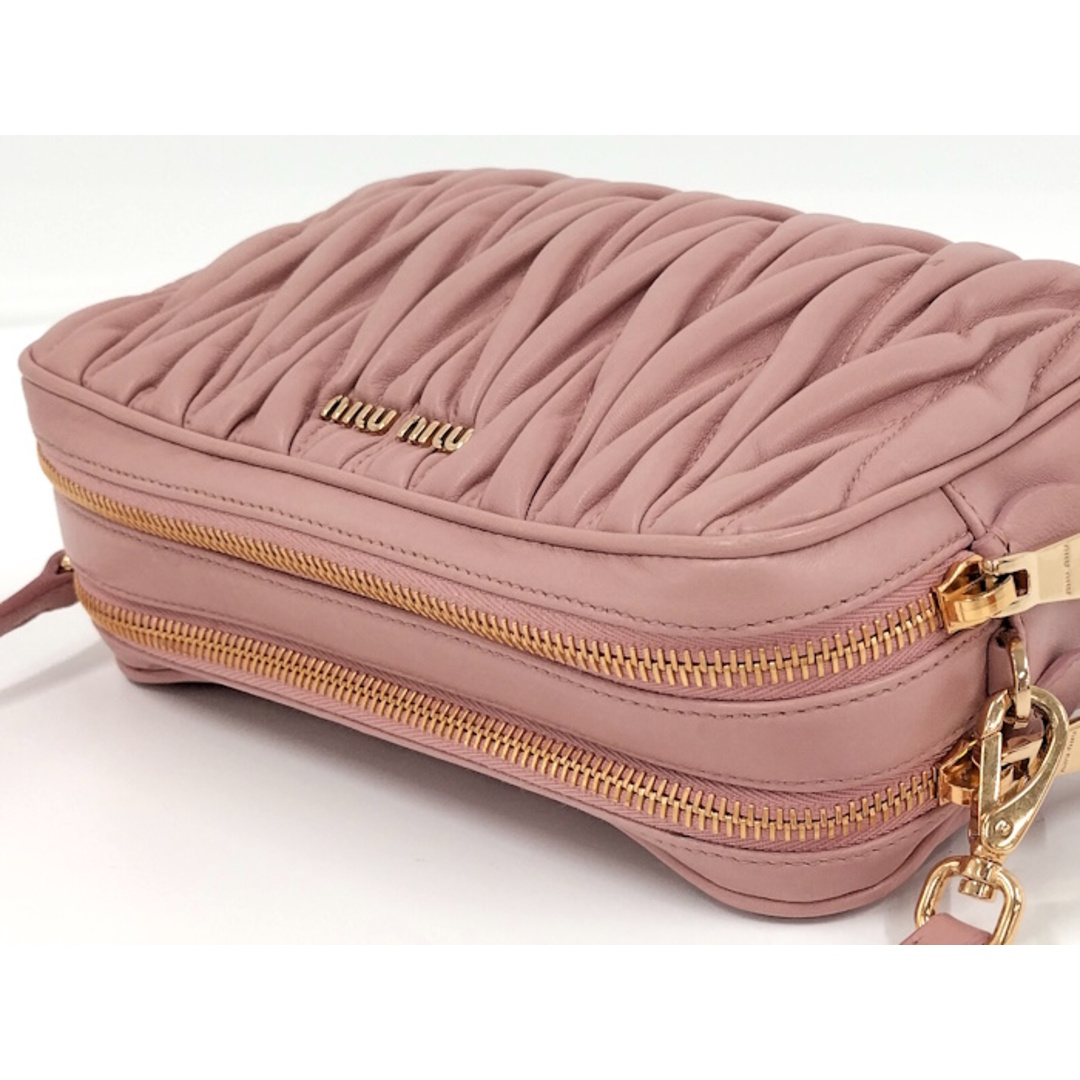 miumiu(ミュウミュウ)のMIU MIU マテラッセ ショルダーバッグ ポシェット レザー ピンク レディースのバッグ(ショルダーバッグ)の商品写真