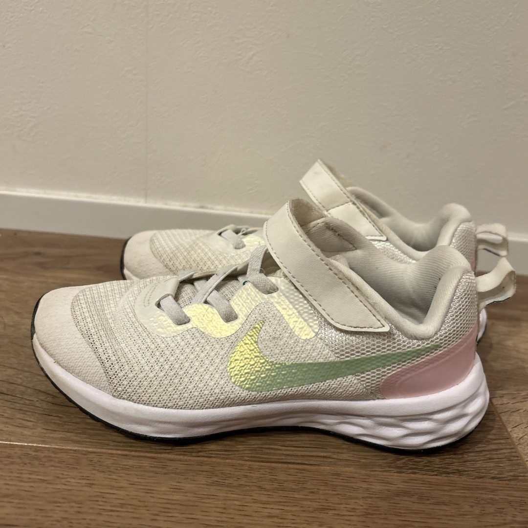 NIKE(ナイキ)のNIKEレボリューション6ネクストネイチャー 19cm キッズ/ベビー/マタニティのキッズ靴/シューズ(15cm~)(スニーカー)の商品写真