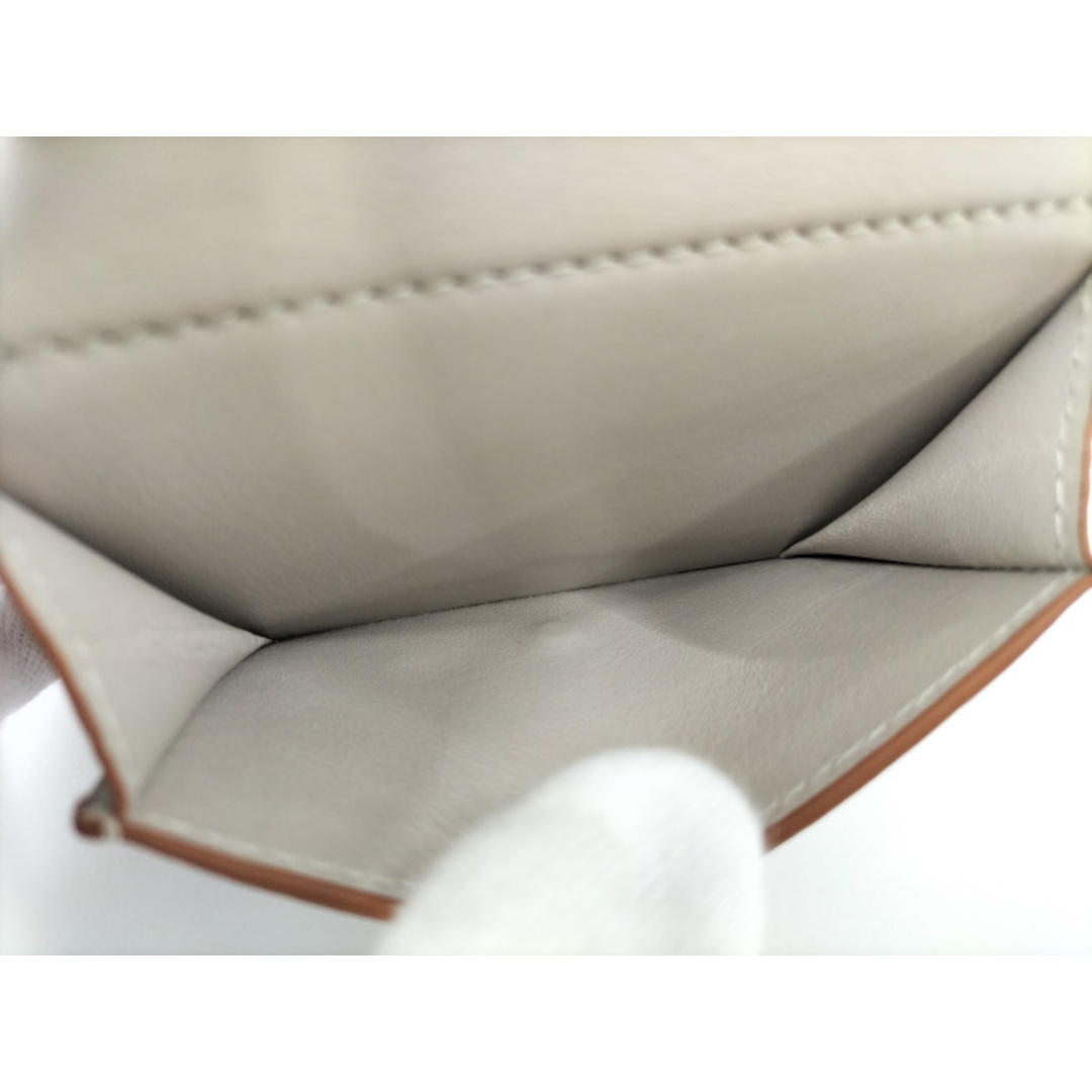 LOEWE(ロエベ)のLOEWE トライフォールド ウォレット 三つ折り財布 アナグラム レザー レディースのファッション小物(財布)の商品写真
