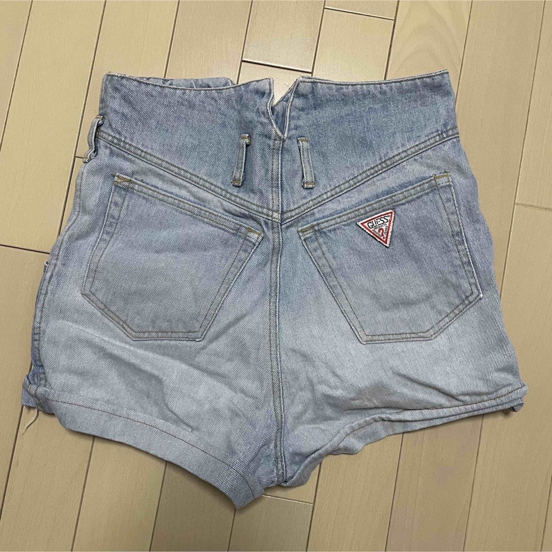 GUESS(ゲス)のGUESS デニム ショートパンツ レディースのパンツ(ショートパンツ)の商品写真