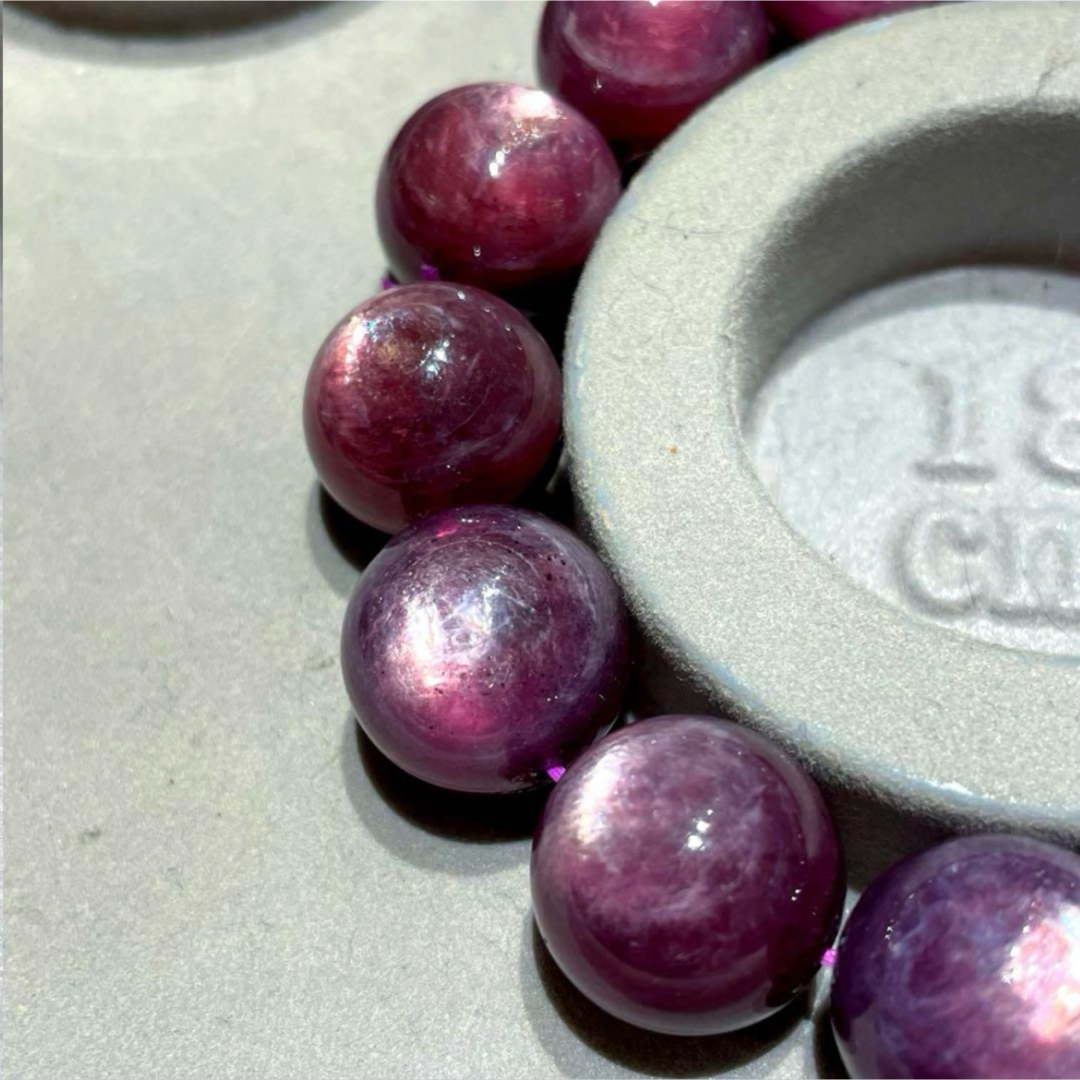 セール❗️超大玉❗️パープルマイカ(葡萄パープル色)16mm天然石ブレスレット レディースのアクセサリー(ブレスレット/バングル)の商品写真