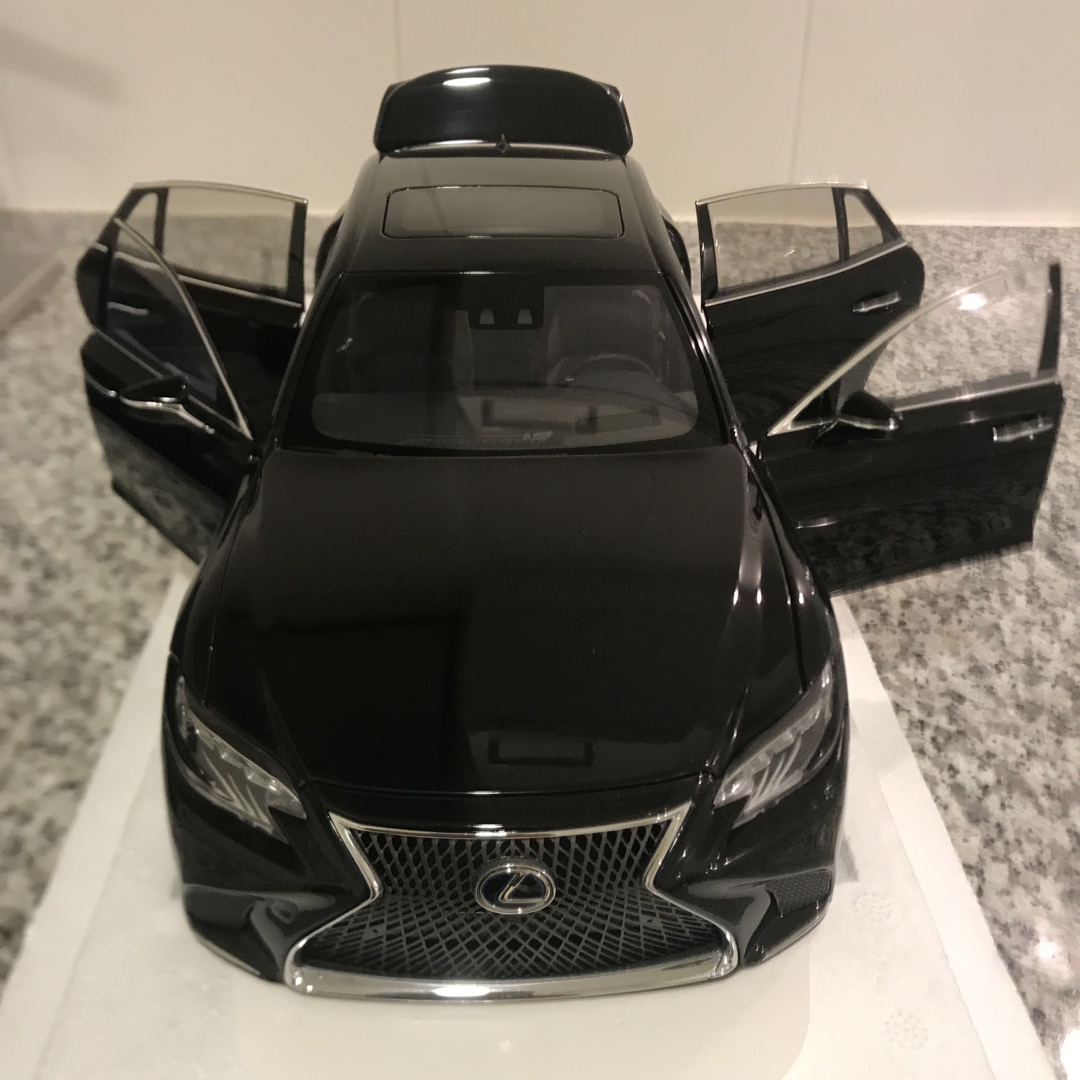 トヨタ(トヨタ)の【希少大人気 】LEXUS レクサス1/18 LS500h ミニカー　BLACK エンタメ/ホビーのおもちゃ/ぬいぐるみ(ミニカー)の商品写真