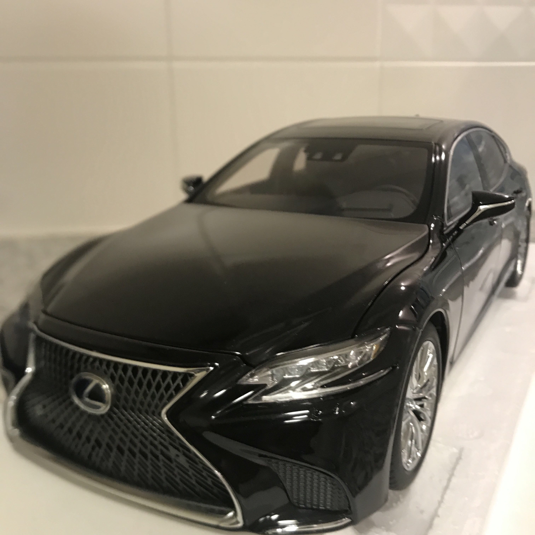 トヨタ(トヨタ)の【希少大人気 】LEXUS レクサス1/18 LS500h ミニカー　BLACK エンタメ/ホビーのおもちゃ/ぬいぐるみ(ミニカー)の商品写真