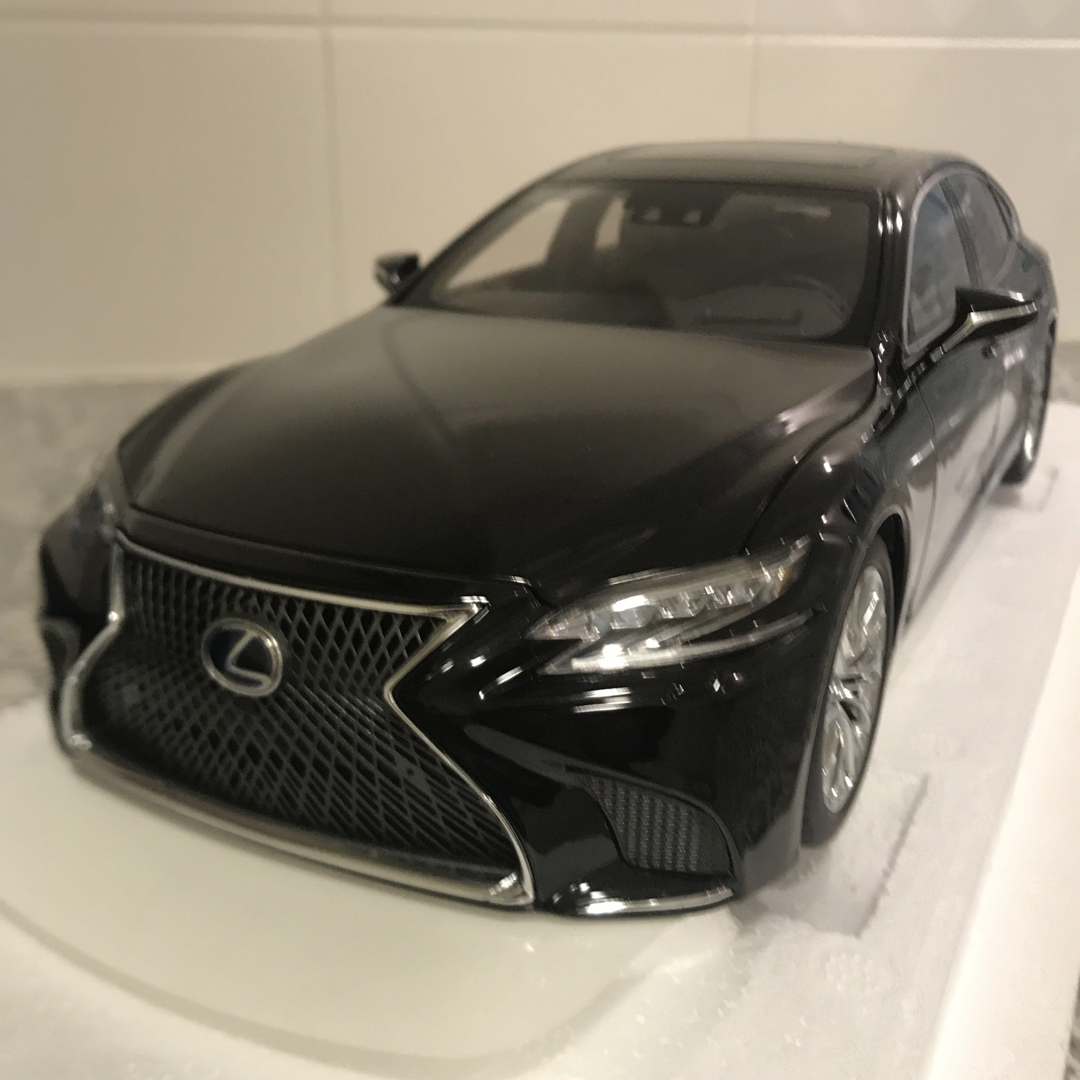 トヨタ(トヨタ)の【希少大人気 】LEXUS レクサス1/18 LS500h ミニカー　BLACK エンタメ/ホビーのおもちゃ/ぬいぐるみ(ミニカー)の商品写真