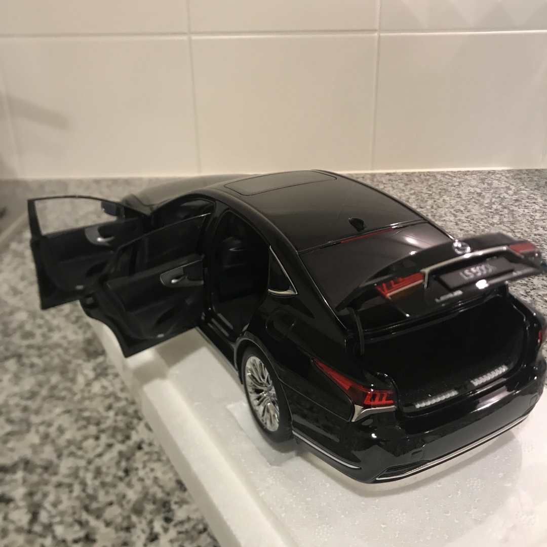 トヨタ(トヨタ)の【希少大人気 】LEXUS レクサス1/18 LS500h ミニカー　BLACK エンタメ/ホビーのおもちゃ/ぬいぐるみ(ミニカー)の商品写真