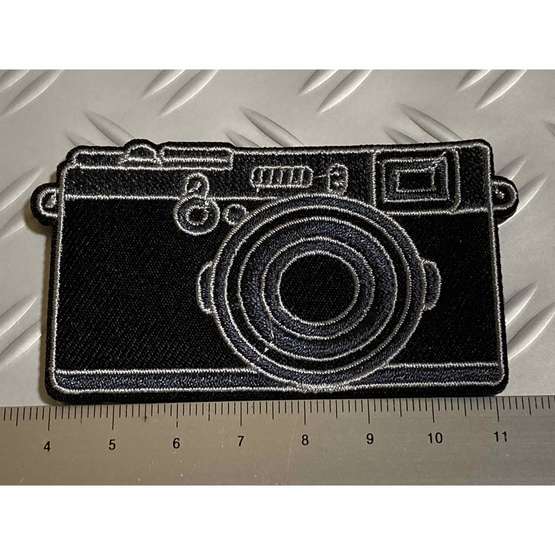 【ハンドメイド素材】カメラアイロンワッペン1枚 ハンドメイドの素材/材料(各種パーツ)の商品写真