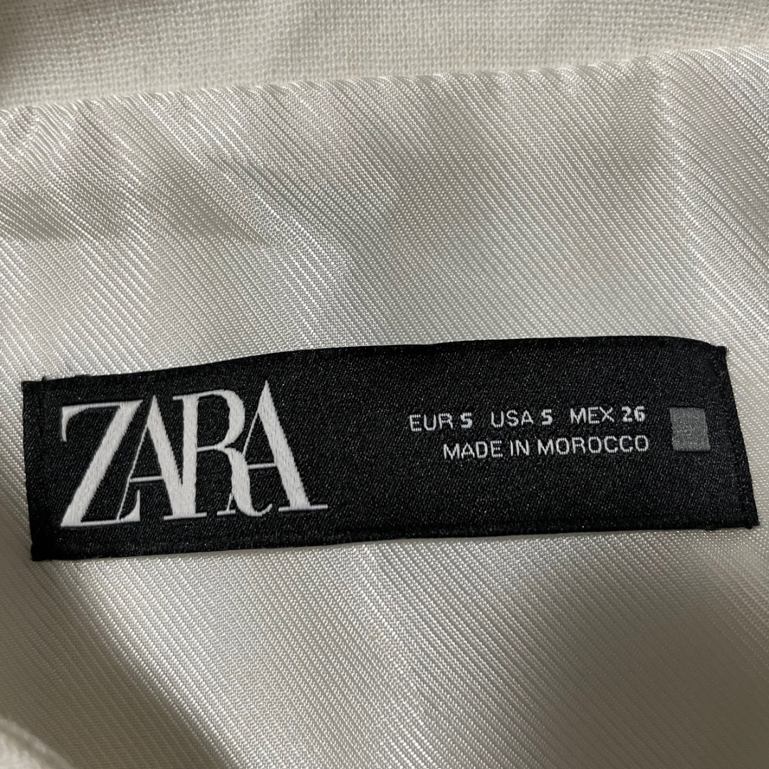 ZARA(ザラ)の良品　ZARA ザラ　スイングトップ　アウター　白　S メンズのジャケット/アウター(ブルゾン)の商品写真