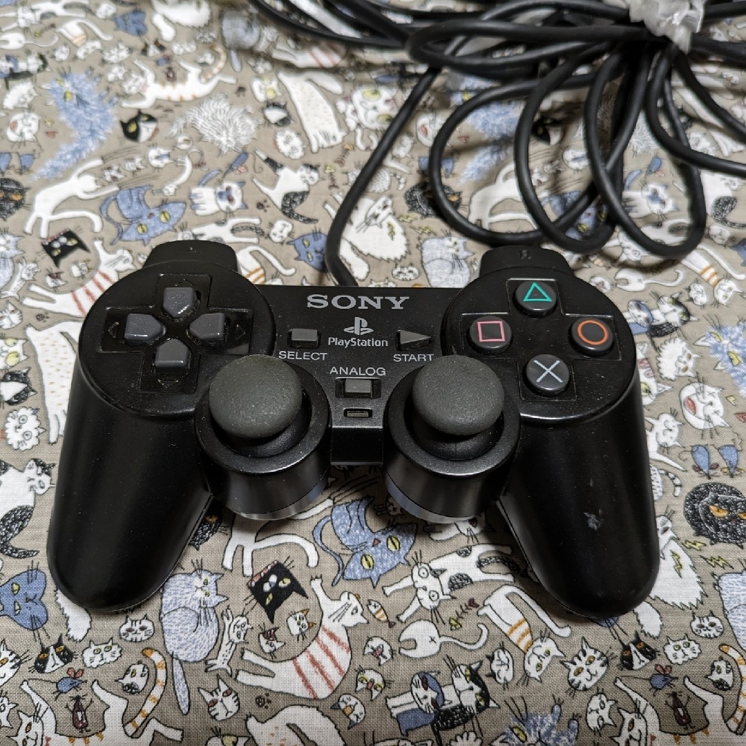 PlayStation2(プレイステーション2)のPlayStation2　SCPH-90000 エンタメ/ホビーのゲームソフト/ゲーム機本体(家庭用ゲーム機本体)の商品写真