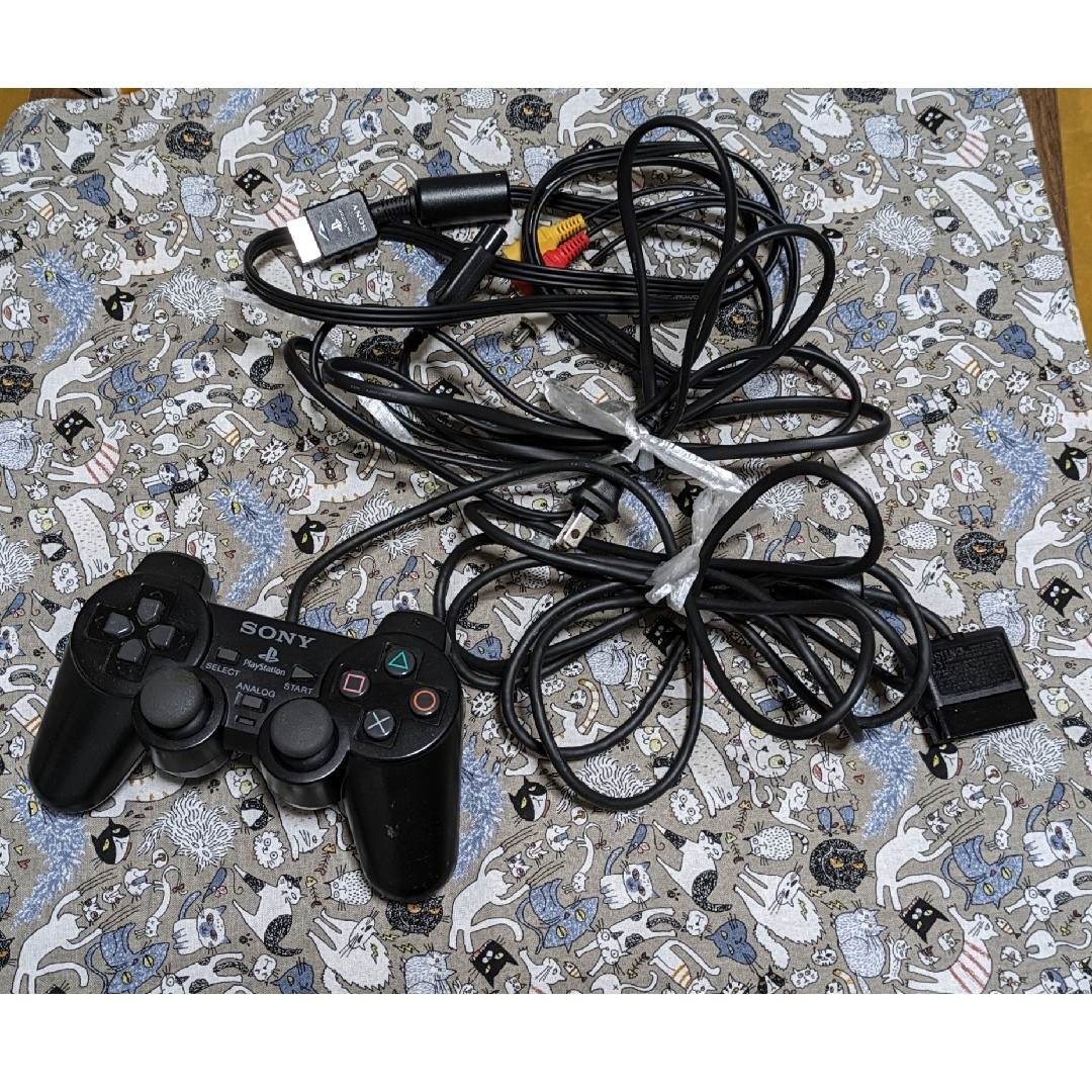 PlayStation2(プレイステーション2)のPlayStation2　SCPH-90000 エンタメ/ホビーのゲームソフト/ゲーム機本体(家庭用ゲーム機本体)の商品写真