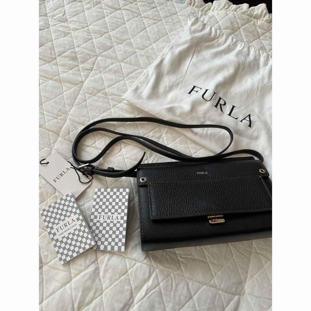 レディースFURLA お財布ショルダーバッグ　黒