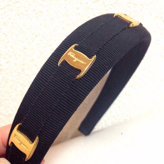 楽天市場】フェラガモ カチューシャ ネイビーの通販