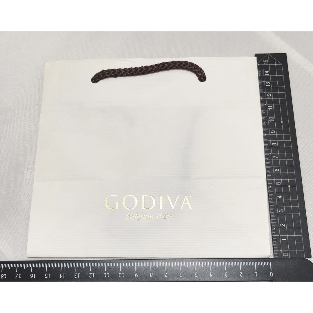 GODIVA(ゴディバ)のゴディバ　ショッパーバッグ /紙袋　小・大サイズ 8枚セット レディースのバッグ(ショップ袋)の商品写真