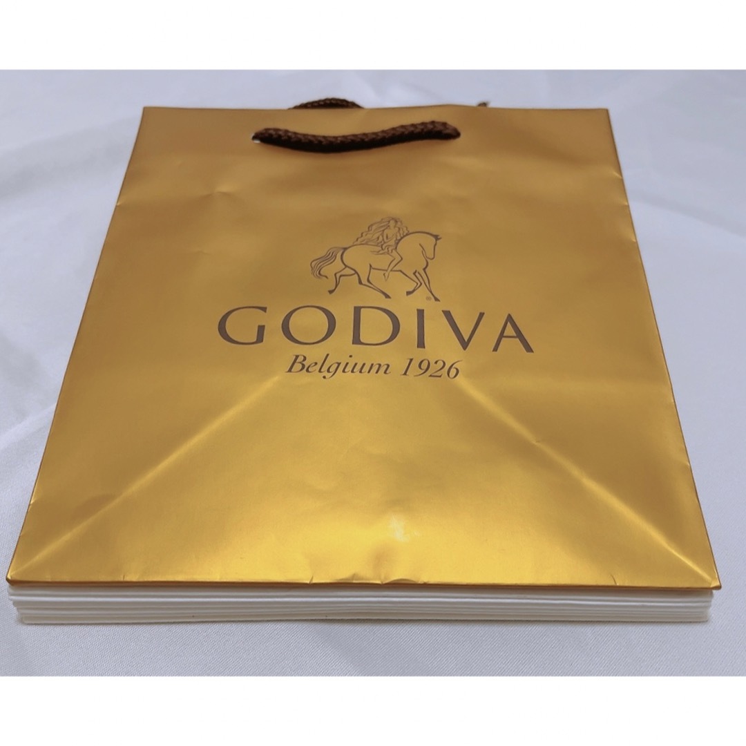 GODIVA(ゴディバ)のGODIVA  ショッパーバッグ /紙袋　中サイズ 6枚セット レディースのバッグ(ショップ袋)の商品写真