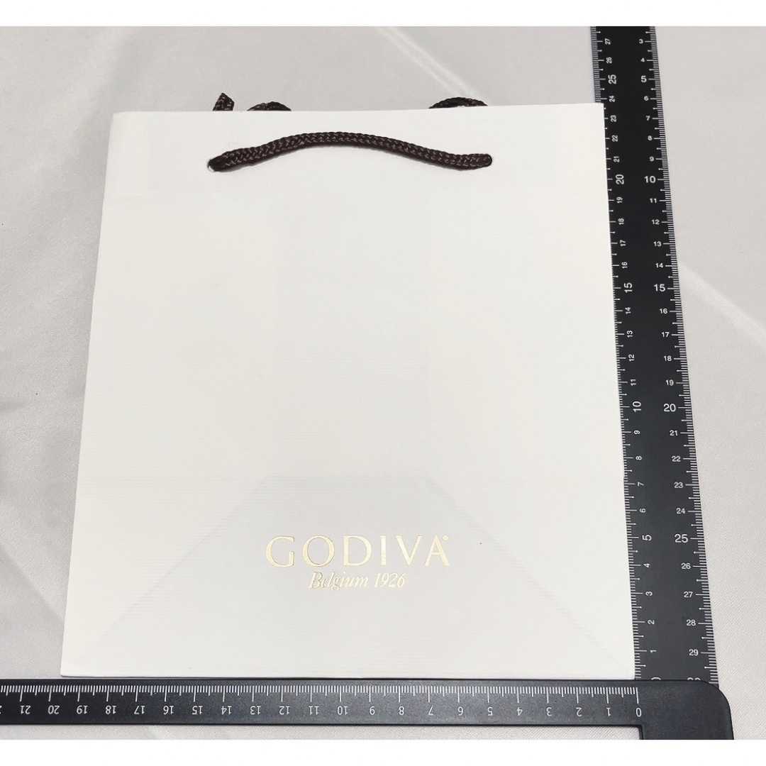 GODIVA(ゴディバ)のGODIVA  ショッパーバッグ /紙袋　中サイズ 6枚セット レディースのバッグ(ショップ袋)の商品写真