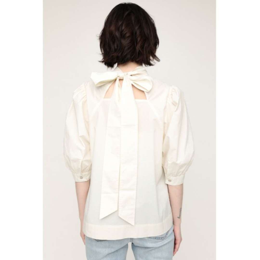 SLY(スライ)のBACK OPEN RIBBON BLOUSE バックオープン リボン ブラウス レディースのトップス(シャツ/ブラウス(半袖/袖なし))の商品写真