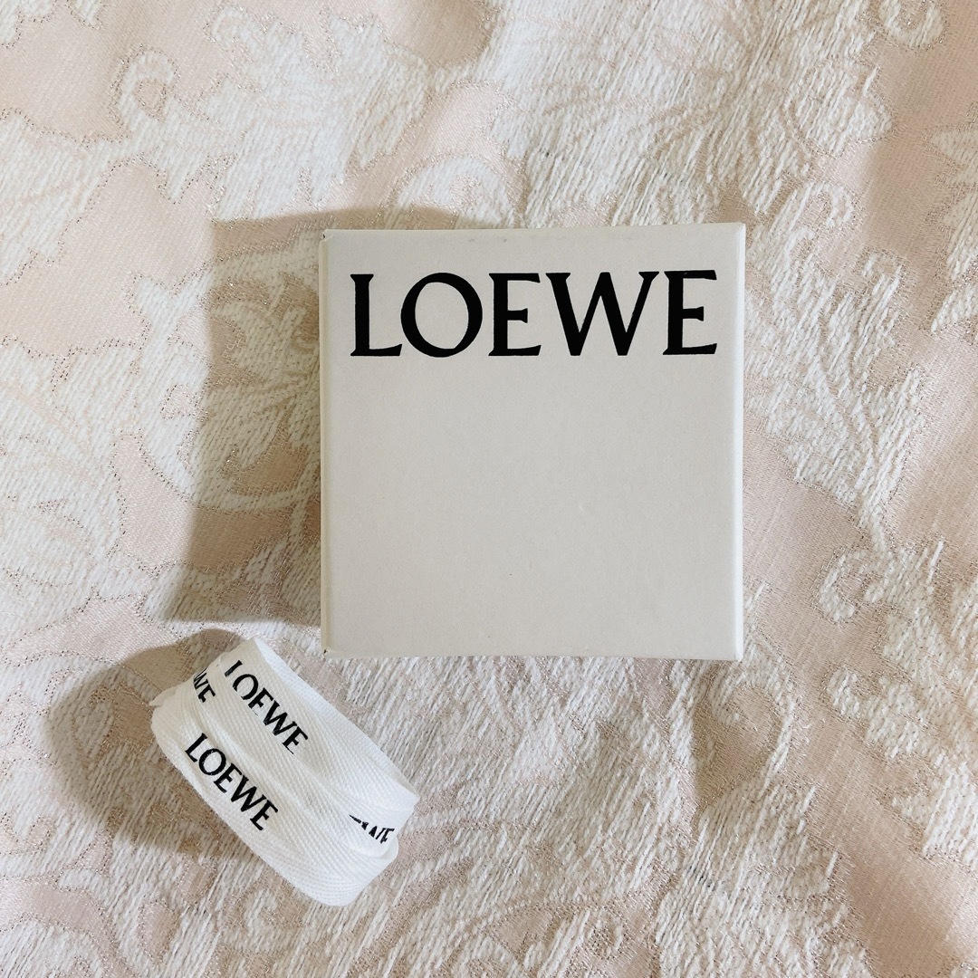 LOEWE(ロエベ)のLOEWE BOX リボン付き インテリア/住まい/日用品のオフィス用品(ラッピング/包装)の商品写真