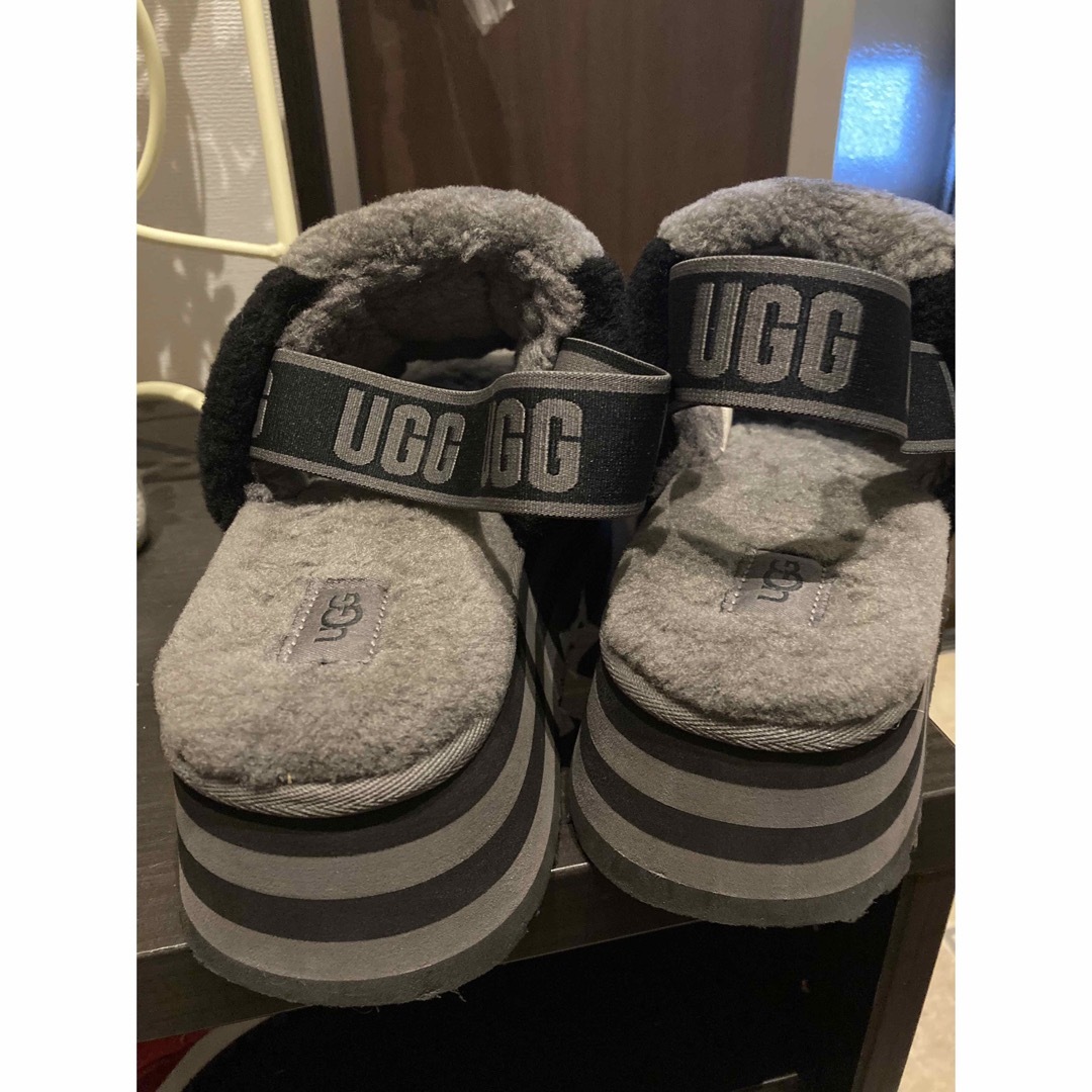 UGG 厚底　サンダル