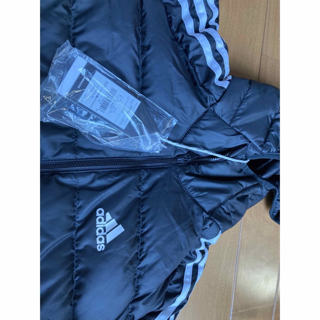 adidas(アディダス)のエッセンシャルズ ダウンパーカー アディダス　黒　XS ダウン80% メンズのジャケット/アウター(ダウンジャケット)の商品写真