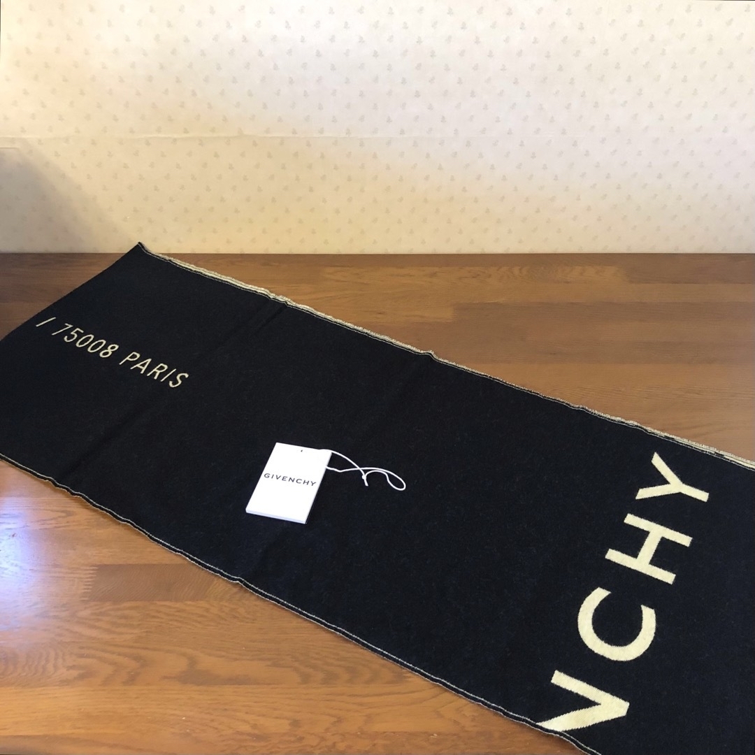 GIVENCHY(ジバンシィ)の★新品★GIVENCHY　リバーシブル　ロゴマフラー　ウール　シルク　イタリア製 レディースのファッション小物(マフラー/ショール)の商品写真