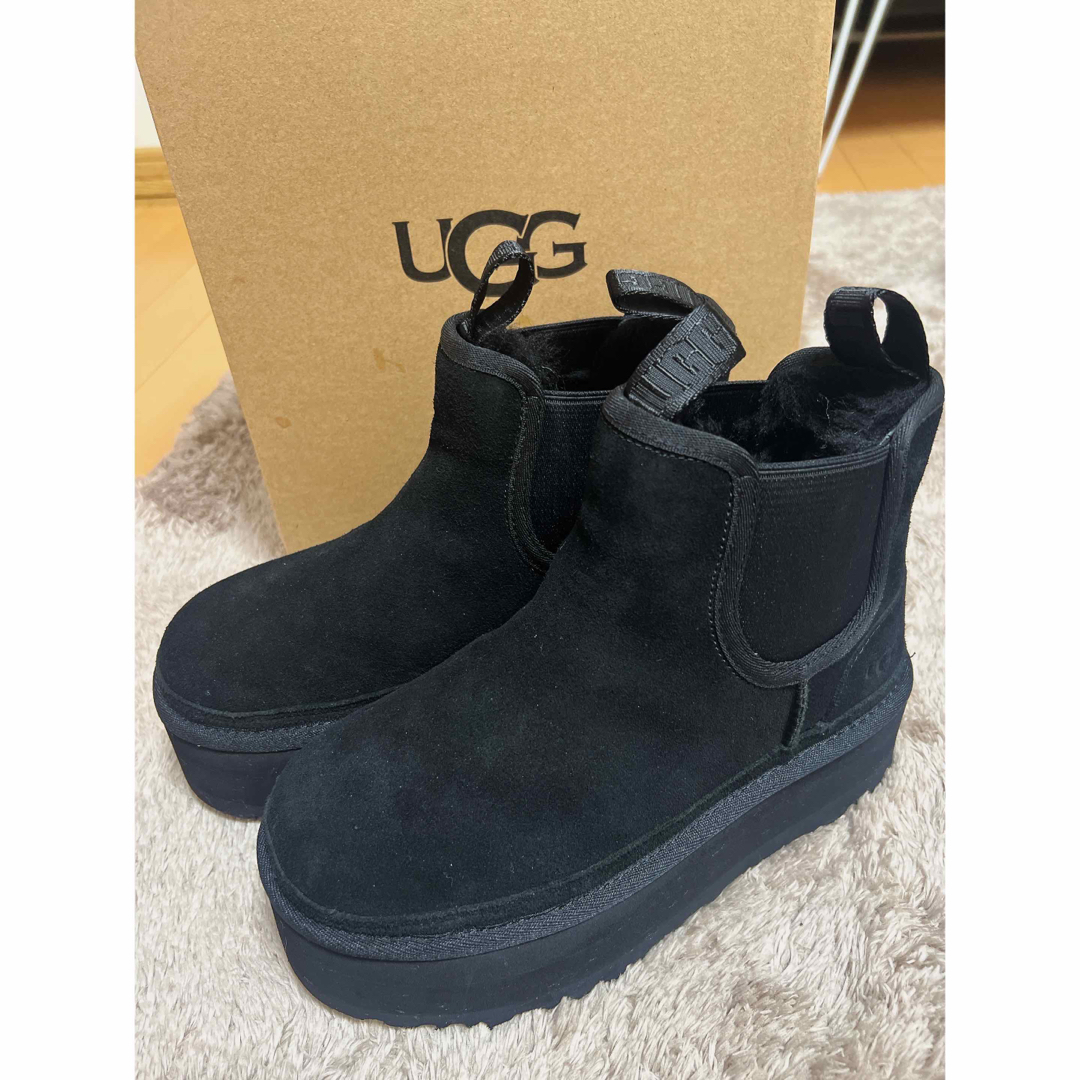 UGG(アグ)のUGG 新作 ニューメル プラットフォーム チェルシー  22cm 厚底 レディースの靴/シューズ(ブーツ)の商品写真