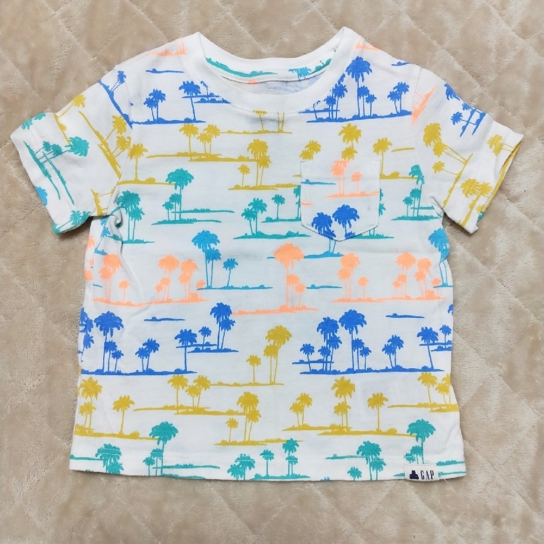 babyGAP(ベビーギャップ)の【専用おまとめ】babyGAP　Tシャツ 90　２枚 キッズ/ベビー/マタニティのキッズ服男の子用(90cm~)(Tシャツ/カットソー)の商品写真