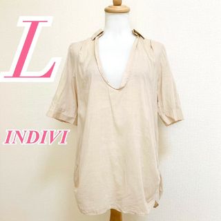 インディヴィ(INDIVI)のインディヴィ　ブラウス　L　ベージュ　Uネック　オフィスカジュアル　チュニック(シャツ/ブラウス(半袖/袖なし))