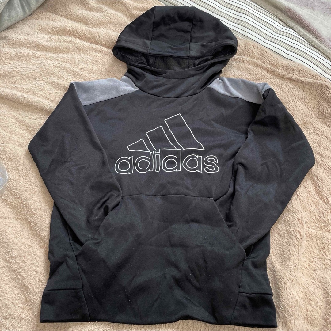 adidas(アディダス)のadidasパーカー　140 キッズ/ベビー/マタニティのキッズ服男の子用(90cm~)(Tシャツ/カットソー)の商品写真