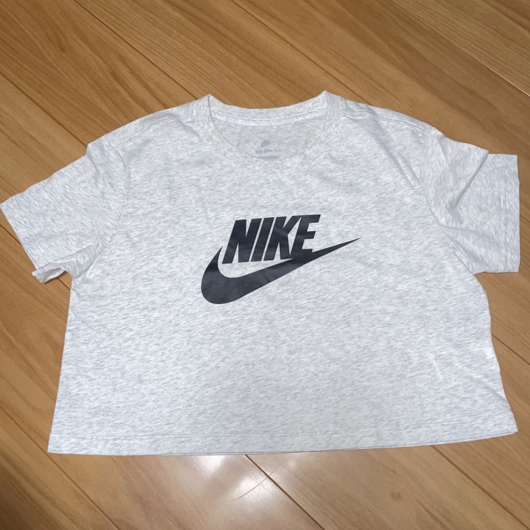 NIKE(ナイキ)のNIKE クロップドTシャツ 半袖 ヨガウェア レディースのトップス(Tシャツ(半袖/袖なし))の商品写真