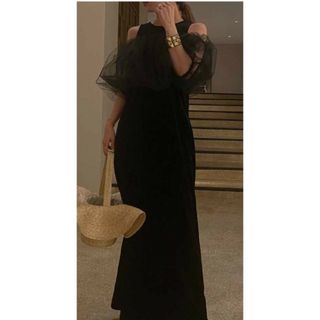 UND MANY WAY BALLOON VEIL DRESS