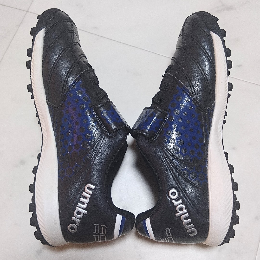 UMBRO(アンブロ)の【最終値下げ】アンブロ　サッカーシューズ　19〜19.5　トレーニングシューズ キッズ/ベビー/マタニティのキッズ靴/シューズ(15cm~)(スニーカー)の商品写真